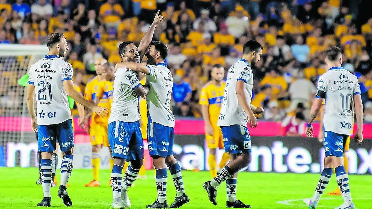 Club Puebla frente a Tigres